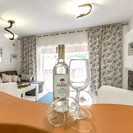 Three Bedroom With Private Patio And Barbecue Lägenhet *