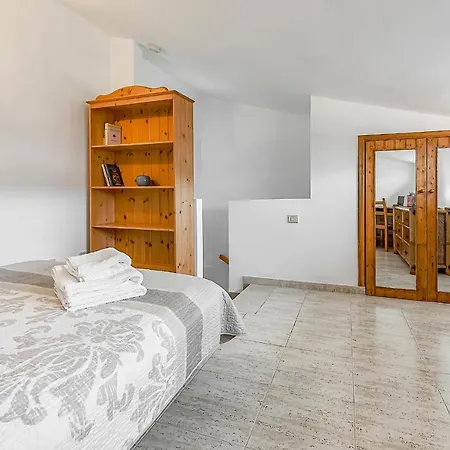 Lägenhet Three Bedroom With Private Patio And Barbecue