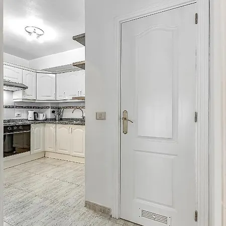Lägenhet Three Bedroom With Private Patio And Barbecue